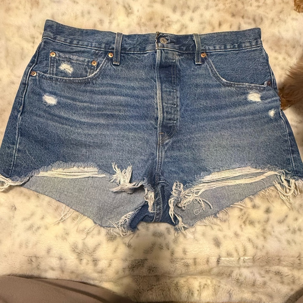 Levi’s 501 high waisted jean shorts Sz 33